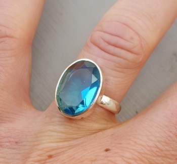 Zilveren ring gezet met ovale blauw Topaas 17 of 18.5 mm